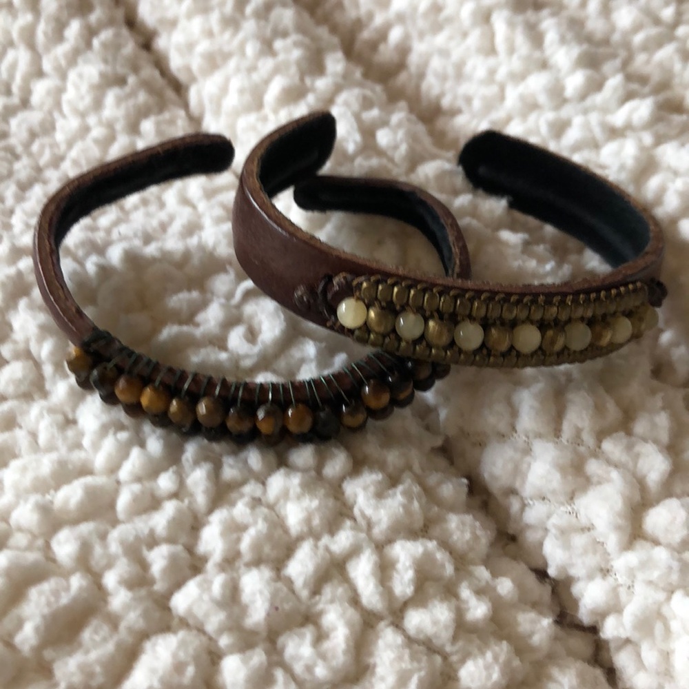 Leather and beads bracelet. Brown leather